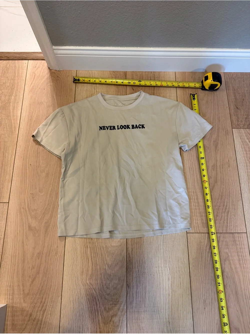 🔥UOUA “Never Look Back” Graphic Tee | Youth Small | Beige Streetwear T-Shirt